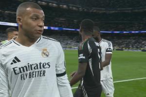 开云登录入口-点球被取消，中场哨响后姆巴佩找裁判理论