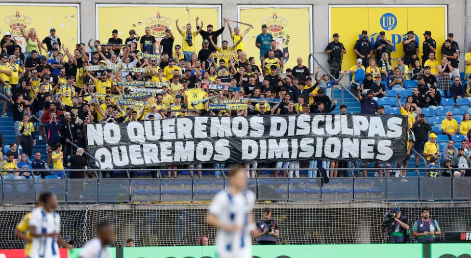 开云体育平台-西媒：拉斯帕尔马斯球迷抗议球队主席，高呼不要道歉只要辞职