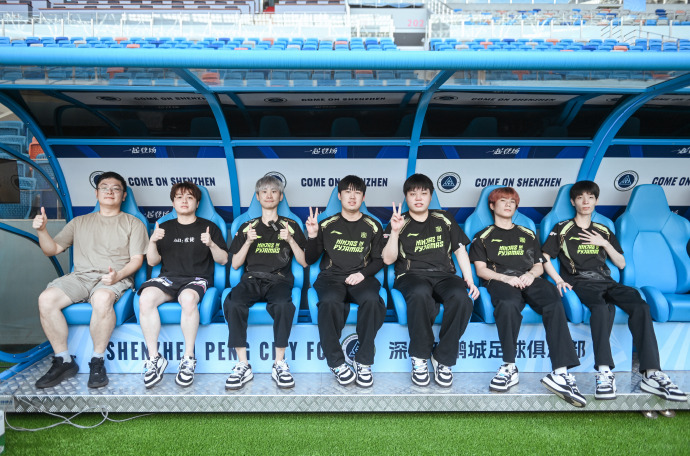 开云-爱游戏-🎮&amp;amp;⚽，Doinb携NIP全员现身深圳主场为新鹏城助威