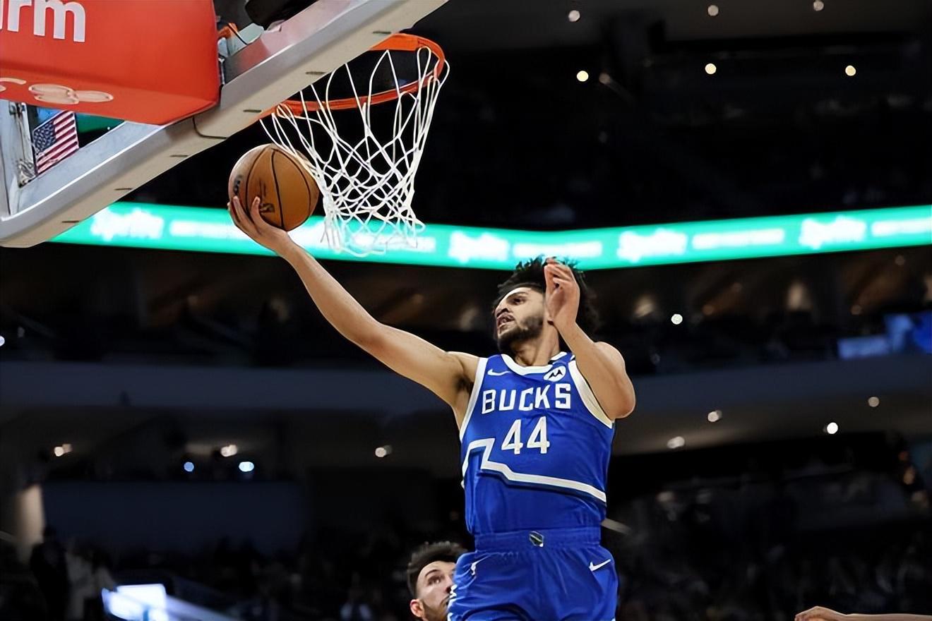 开云体育平台-为了签下字母哥哥，雄鹿接下来不得不裁掉两名年轻球员？