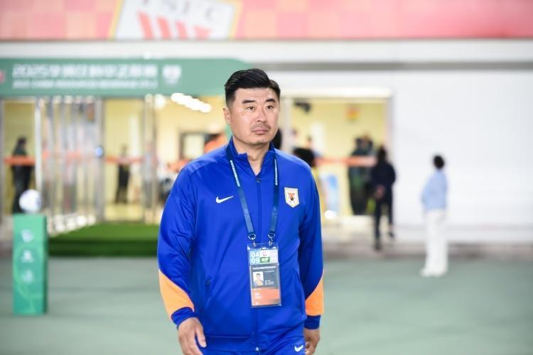 开云登录入口-鲁沪大战前传闻不断！媒体人：韩鹏或离队专注全运，崔康熙或回归