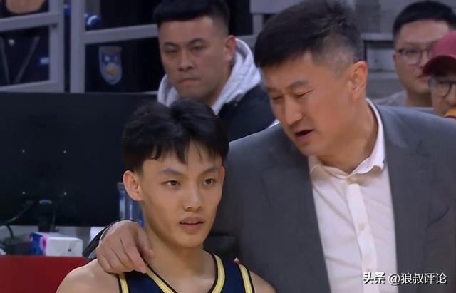 杜锋：大家不能看到对方没报名后面又报名了 就觉得好像可以随便打