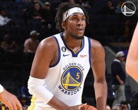 开云体育平台-勇士暴露前场防线隐患 库里开始在防守端指挥交通