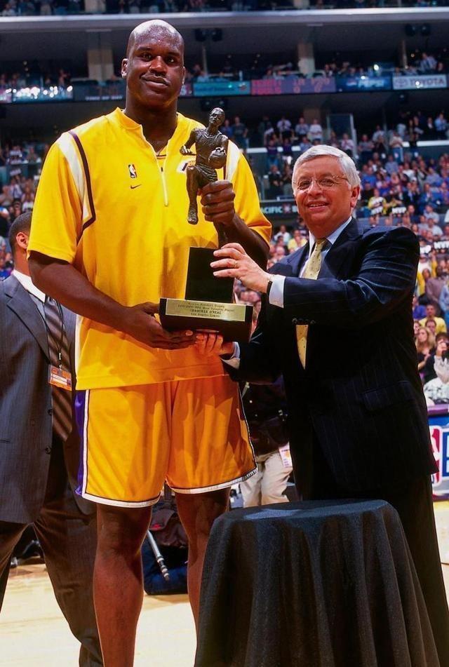 开云登录入口-单赛季包揽MVP+FMVP+得分王有多难？NBA仅4人做到，詹姆斯无缘