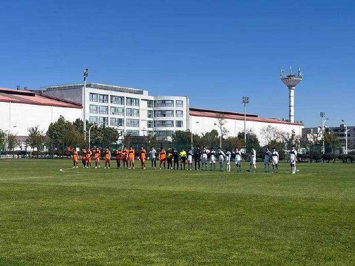 开云-爱游戏-1月24日，上海海港B队在云南昆明海埂基地完成了为期三周的冬训